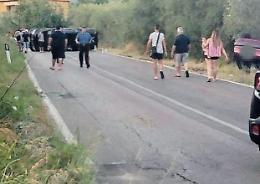 Scontro tra due auto, una si ribalta: feriti entrambi i conducenti