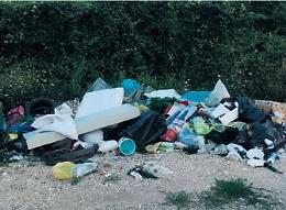 Jogging tra le discariche abusive: cittadini e sportivi infuriati