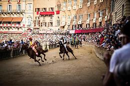Il Palio di Siena, le origini del mito: segreti e curiosità della tradizione