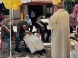 Nonna Loreta spegne 103 candeline: grande festa tra l'amore di amici e parenti