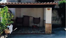 Abitazione trasformata in un centro di accoglienza per profughi: è polemica
