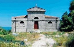 Incuria e degrado: il cimitero di Sant'Egidio è stato ancora “dimenticato”