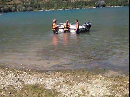 Inghiottito dal lago: in campo anche un robot. Incessanti le ricerche di Constantin