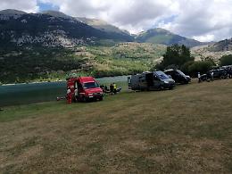 Papà inghiottito dal lago: fissati i funerali di Costantin. Comunità in lutto