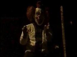 Caccia al clown horror: la città si mobilita per “catturare” Pennywise