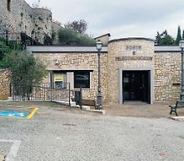 Boville Ernica, "Servono gazebo davanti alle Poste contro intemperie e caldo"