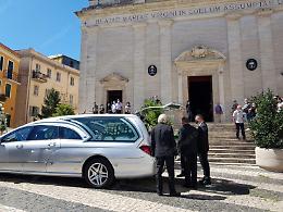Funerali Alessandra Pomella: lacrime e commozione per l'ultimo saluto alla giovane