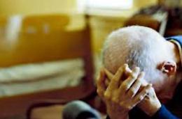 Chiede 2000 euro ad un anziano per evitare l'arresto del figlio: ma è una truffa