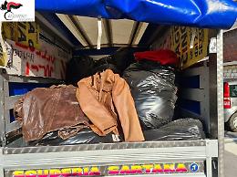 Svaligiano un negozio di abiti da cerimonia ma vengono beccati: scattano le manette