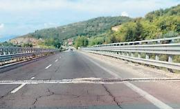 Asfalto e giunti sconnessi: quella superstrada è un incubo. Rischio incidenti