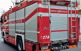 Misterioso incendio in un'azienda: s'indaga sulle cause. Sospetto dolo