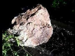 S. Andrea, caduta massi: disagi per la strada chiusa. Gli amministratori rassicurano