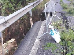 Maltempo, la pioggia causa una frana: strada chiusa e traffico deviato