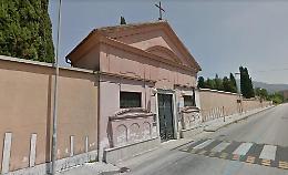 Cassino, resta chiusa e sola nel cimitero: la disavventura di una ragazza