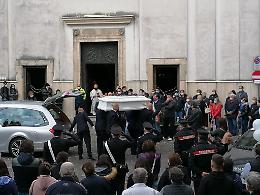 Funerali Mario: palloncini bianchi e celeste per il doloroso addio al piccolo