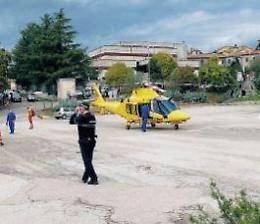 Cade da due metri per salvare il suo gatto: paura per una 76enne, elitrasportata