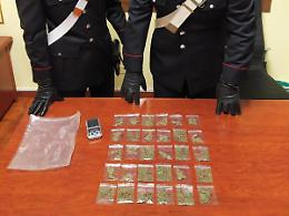 Spacciatore beccato al posto di blocco: aveva marijuana e bilancino