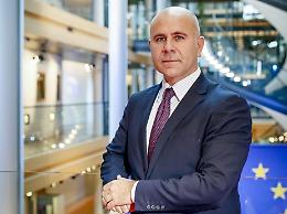 Salvatore De Meo si racconta: Europa, piattaforma digitale, lavoro in commissione