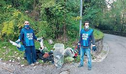 Ambiente sotto tiro, rifiuti ovunque:  chieste telecamere subito