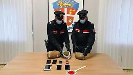 In viaggio con due chili di marijuana: arrestati 4 giovani stranieri