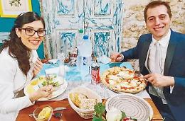 Pizza per il “sì” ai tempi del Covid: Elisa e Giuseppe non rinunciano al loro giorno speciale