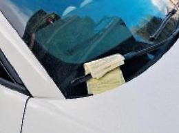 Ha il Covid e non può uscire per spostare l'auto: si ritrova con una raffica di multe