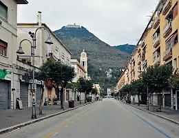 Commercio in crisi, l'appello: comprate in città i regali di Natale
