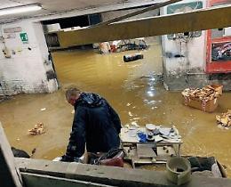Piove e l'autocarrozzeria si allaga...ma non è la prima volta: la rabbia del titolare
