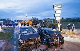Paurosa carambola, scontro fra tre auto: cinque feriti, uno è grave