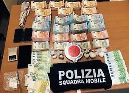 Cocaina e contanti, ai domiciliari resta solo il figlio. Scarcerati i genitori