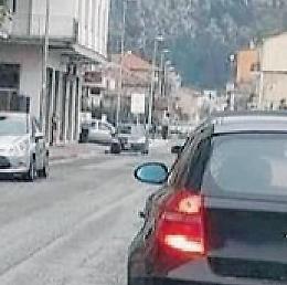 Passaggi a livello in tilt e non è la prima volta: disagi e proteste