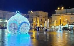 La magia del Natale con le luminarie: al via il contest “#scattaunafoto”