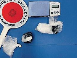 Cocaina in viaggio con destinazione lo sballo delle feste: bloccato un corriere