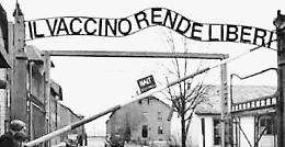 "Il vaccino rende liberi" su foto Auschwitz: il consigliere Ferrara nella bufera