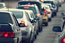 Dpcm e divieti, la protesta dei ristoratori esasperati: traffico in tilt in autostrada