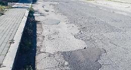 La Santa Cecilia... delle buche: strada trafficata ad alto rischio