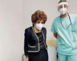 Covid, la Lollobrigida al Campus per il vaccino: ad accoglierla il cassinate Andrea