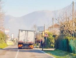 Incidente all'incrocio di San Cesareo, è l'ennesimo di una lunga serie: la polemica