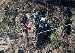 Rifiuti interrati. Una bomba: trovati anche scarti ospedalieri e medicine
