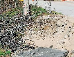 Frana a San Michele, la terra continua a cedere: residenti spaventati