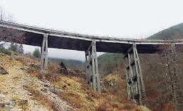 La regionale 666 fa paura: rischio frane e caduta massi. Preoccupano anche i viadotti