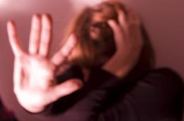 Una vita di violenze: dopo vent'anni trova il coraggio di denunciare il compagno