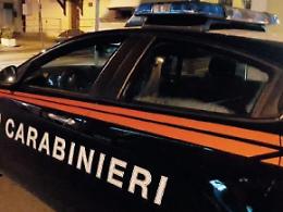 Rischiano di fare una strage in strada, poi aggrediscono i carabinieri: arrestati