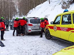 Donna scivola per 30 metri su un crinale ghiacciato: tragedia sfiorata in montagna