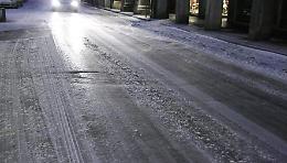 Neve e ghiaccio: nottata impegnativa per i volontari per far fronte all'emergenza