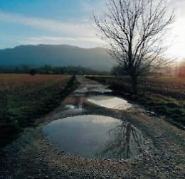 "Strade in situazioni pietose", tra dossi e voragini: cittadini esasperati