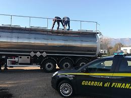 Maxi frode sul carburante dall'est Europa: fatture false per 65 milioni. Due arresti