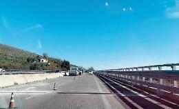 Giunti sconnessi sulla superstrada: proseguono i lavori per la messa in sicurezza