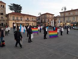 Sora, ragazzo bullizzato: flash mob in piazza contro violenza e omofobia