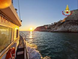 Tre giovani ciociari restano bloccati su una scogliera: messi in salvo via mare